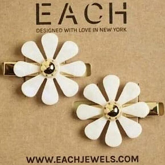 Each Jewels Shiny Pearl Petals Daisy Hair Clips Set of Two! - Picture 2 of 9